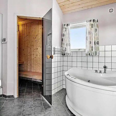 Vakantiehuis Three-bedroom Holiday In Sjolund 3