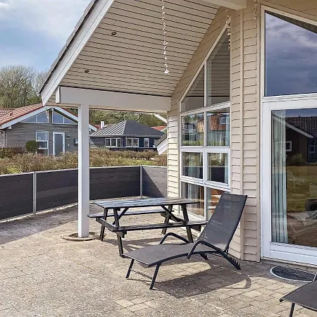 Vakantiehuis Three-bedroom Holiday In Sjolund 3
